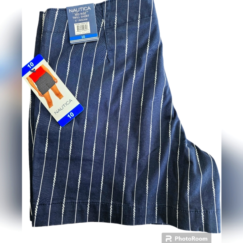 Nautica NWT women size 10 shorts 5-in seam. Side Pockets navy blue and w…